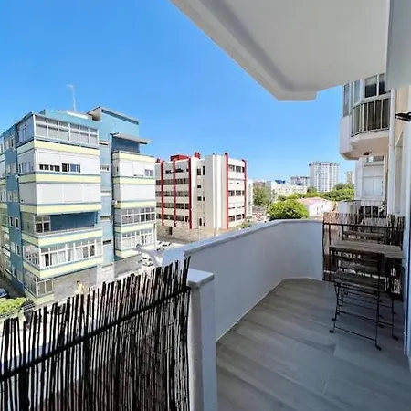 Apartamento Muito Central - 300 Metros Da Praia Apartment Costa da Caparica